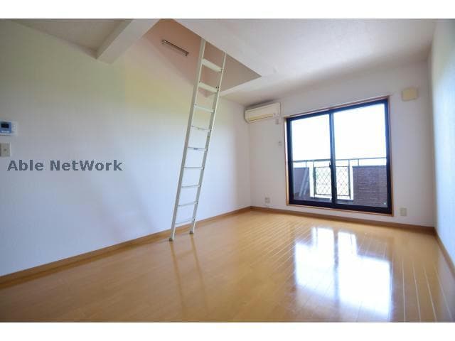 8.5帖洋室です。 ブリイエーシャトウ