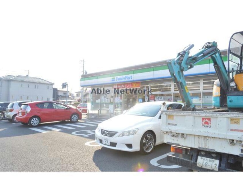 ファミリーマート柏森駅店(コンビニ)まで823m ダイヤモンドハウス