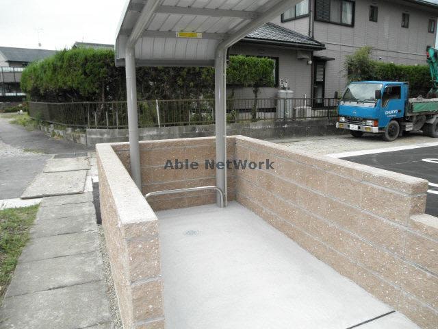 駐輪場 メゾンドソレイユ