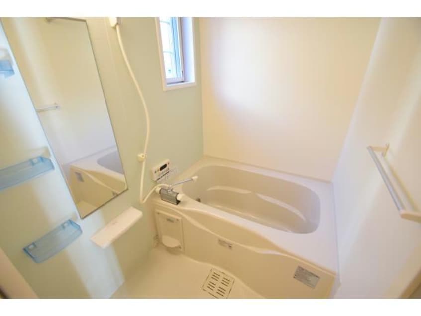 窓のあるお風呂は換気がラクチン♪ メゾンドソレイユ