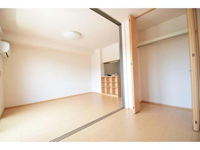 洋室に収納スペースついてます☆ セレッソハイム