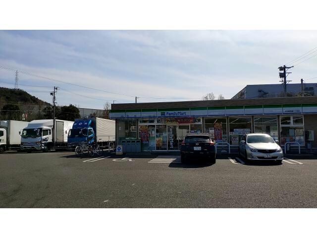 ファミリーマート犬山桜海道一丁目店(コンビニ)まで1175m クレール金山B棟