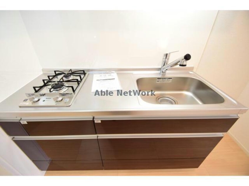 2口ガスコンロ付きシステムキッチンです。 オークフォレスト明和Ⅶ