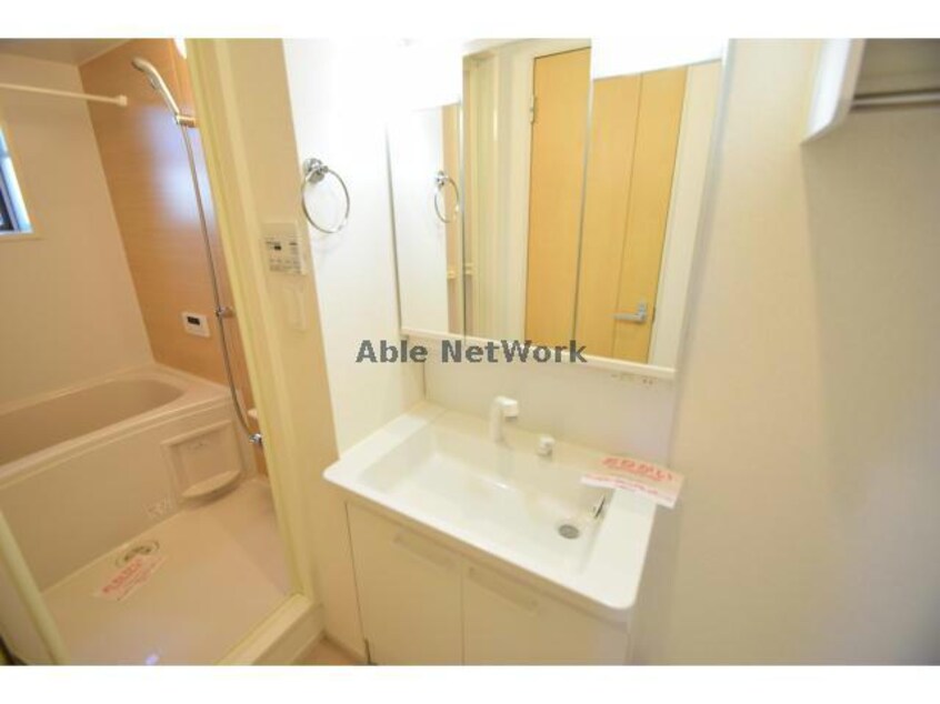 三面鏡の洗面台は便利ですね♪ エアリーウッド