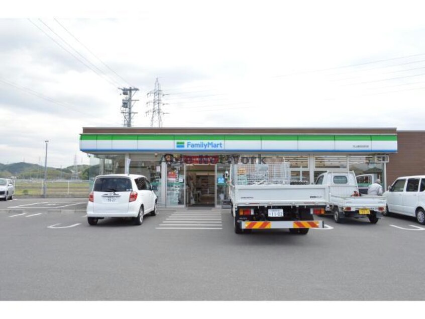 ファミリーマート犬山楽田本町店(コンビニ)まで948m Warren wakamiyaⅠ