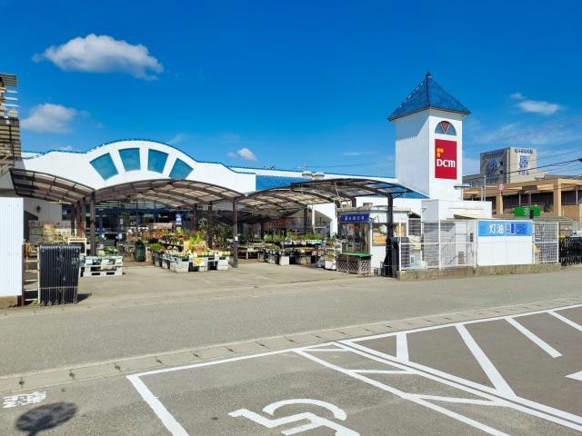 DCM藍住店(電気量販店/ホームセンター)まで2045m フォブールタウン須崎Ｂ