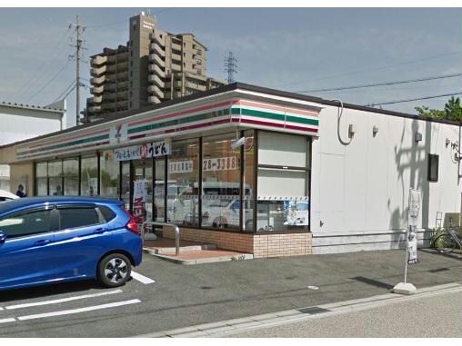 セブンイレブン豊田市寿町7丁目店(コンビニ)まで439m East One