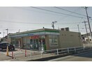 ファミリーマート高浜本郷町店(コンビニ)まで355m フローラ　B棟