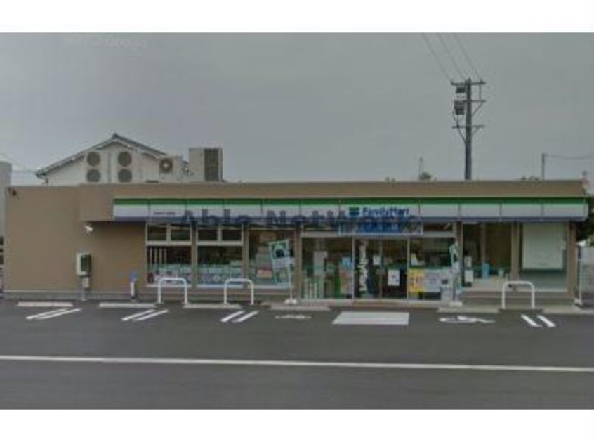 ファミリーマート刈谷井ケ谷町店(コンビニ)まで270m ドミール井ヶ谷