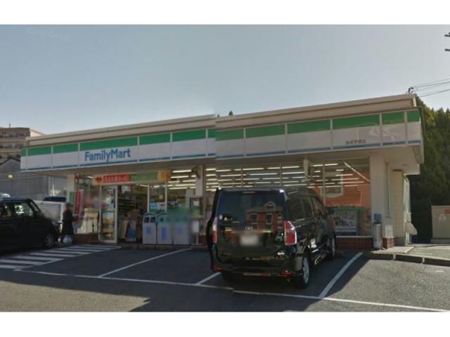 ファミリーマート岩本宇頭店(コンビニ)まで639m バウハウス宇頭