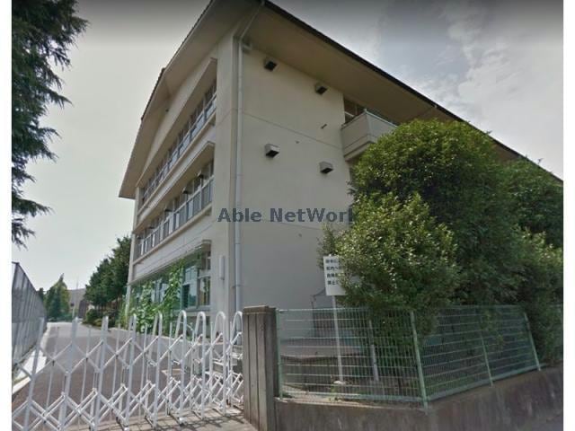 熊谷市立三尻中学校(中学校/中等教育学校)まで519m セントラルハイツA/B （熊谷市拾六間）