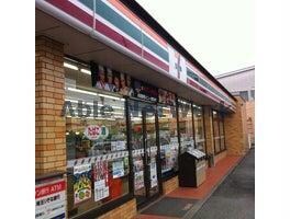 セブンイレブン行田藤原2丁目店(コンビニ)まで610m ウィステリアA・B・C　700014433