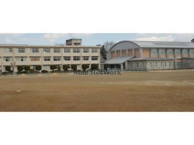 熊谷市立吉岡中学校(中学校/中等教育学校)まで1999m テラス江南