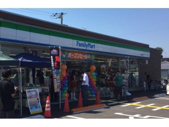 ファミリーマート熊谷村岡店(コンビニ)まで1342m スカイハイツ万吉（熊谷市万吉）