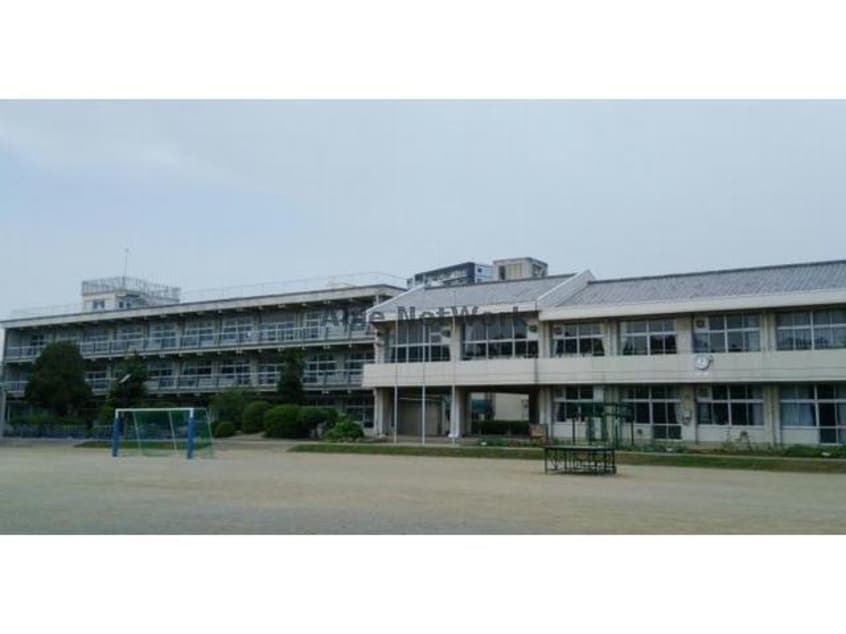 熊谷市立熊谷南小学校(小学校)まで2743m スカイハイツ万吉（熊谷市万吉）