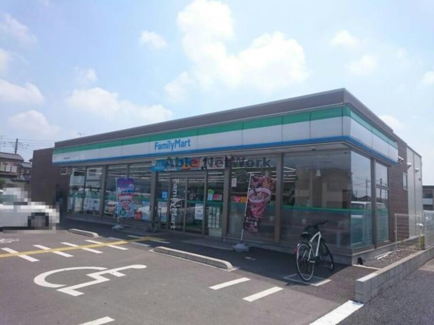 ファミリーマート鴻巣富士見店(コンビニ)まで921m バードウィング