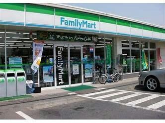 ファミリーマート深谷稲荷町店(コンビニ)まで345m エステートピア岩野（深谷市本住町）
