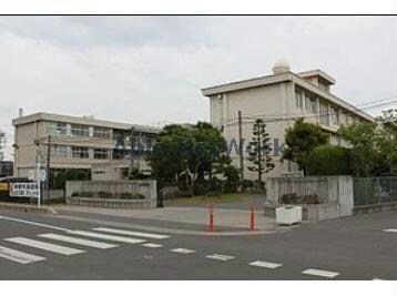 熊谷市立熊谷東中学校(中学校/中等教育学校)まで1349m リブリ・alba 弐番館（熊谷市平戸）