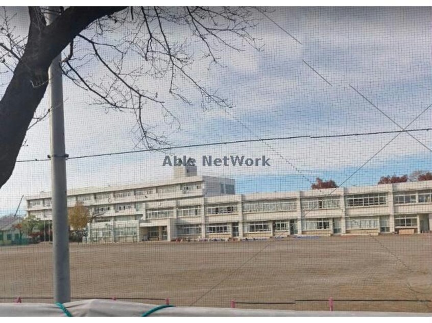 深谷市立桜ケ丘小学校(小学校)まで586m クレシアA（深谷市上野台）