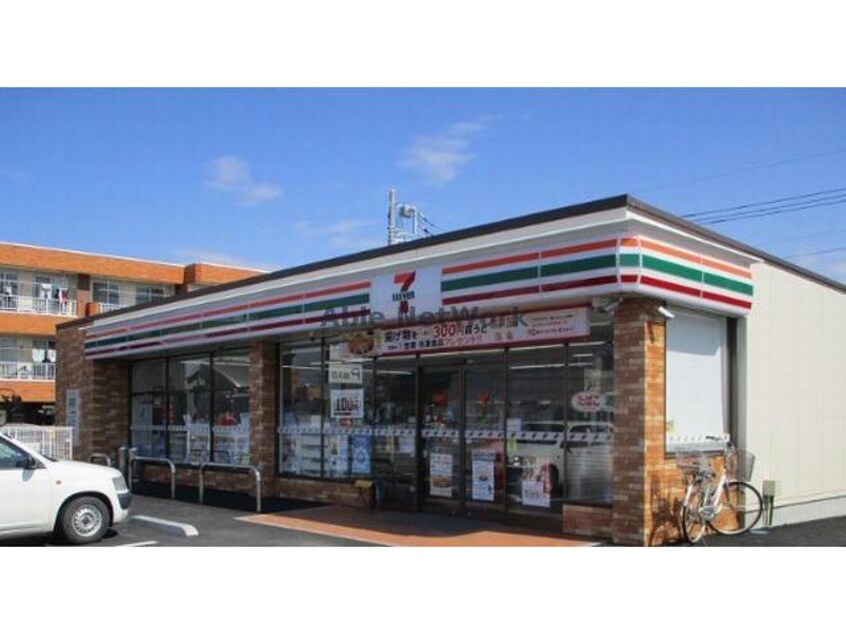セブンイレブン行田門井町2丁目店(コンビニ)まで683m グランドハイツA棟（行田市門井町）