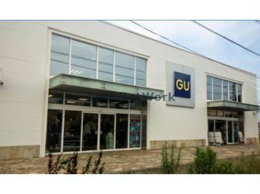 ジーユー深谷店(ショッピングセンター/アウトレットモール)まで170m サンライズⅢ（深谷市東方町）