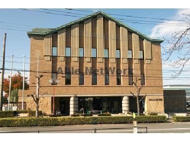 深谷市立図書館(図書館)まで1803m エンブレム（深谷市西大沼）