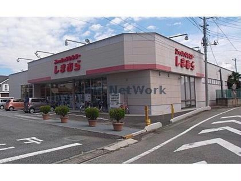 ファッションセンターしまむら行田店(ショッピングセンター/アウトレットモール)まで326m ヴィラ・プロヴァンスＡ（行田市緑町）