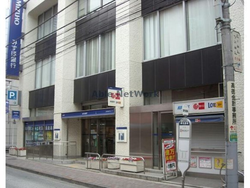 みずほ銀行熊谷支店(銀行)まで975m ソラーレ（熊谷市曙町）