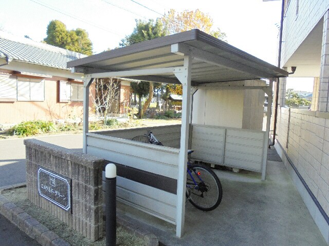  エメラルド・グリーン