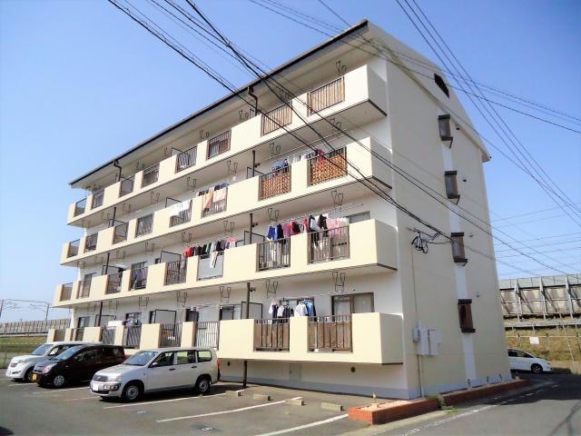  ファミーユ清須