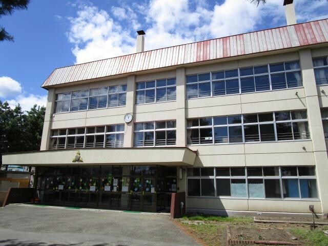 帯広市立西小学校(小学校)まで928m ライトワン２４
