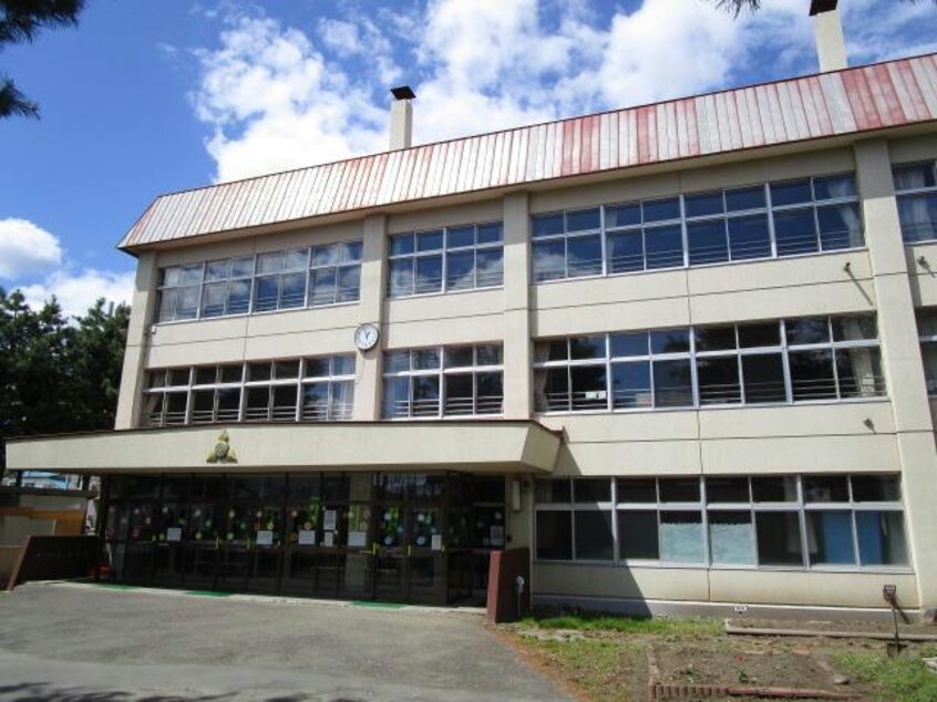 帯広市立西小学校(小学校)まで928m ライトワン２４