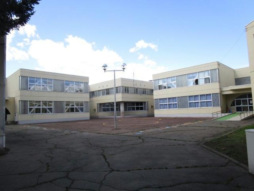 帯広市立広陽小学校(小学校)まで1013m MILL CROWN