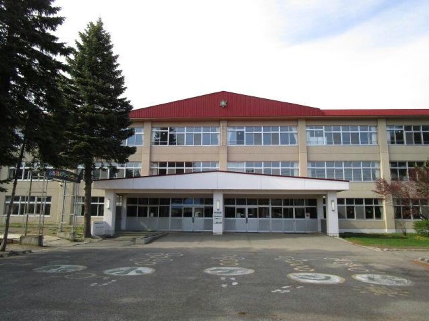 帯広市立緑丘小学校(小学校)まで1042m 西楓館