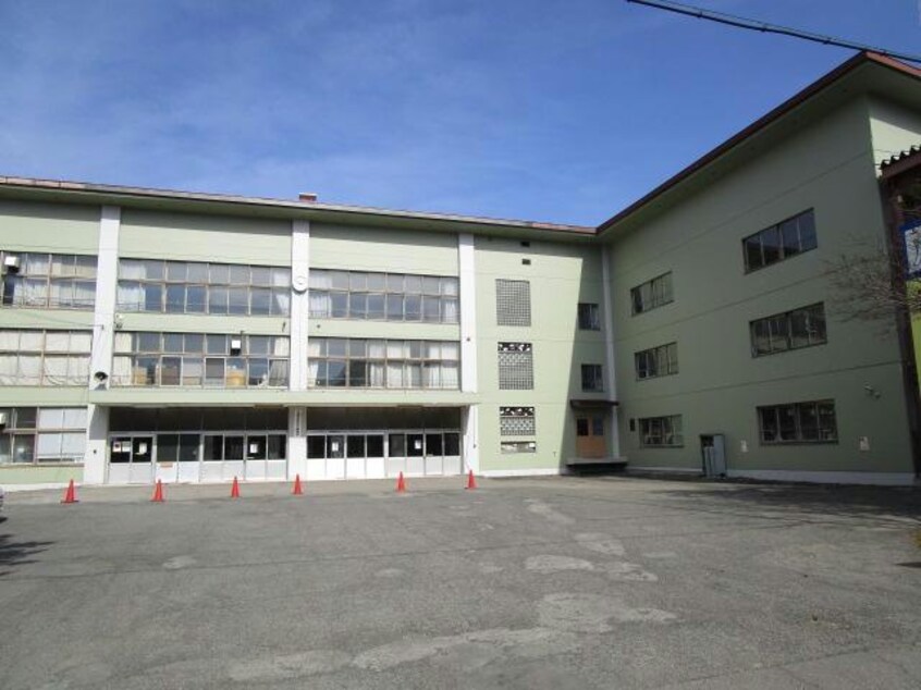 帯広市立帯広第八中学校(中学校/中等教育学校)まで472m ルミエール