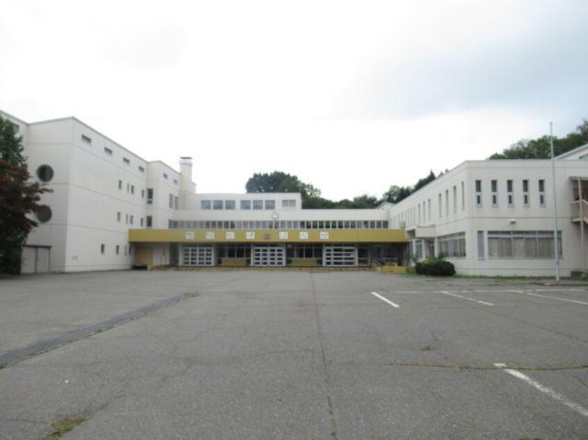芽室町立芽室小学校(小学校)まで450m Viola