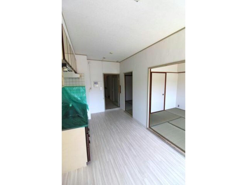 白い床で明るいです シャルマンコーポ摂津富田