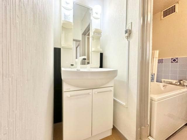  レジデンス摂津　202号室