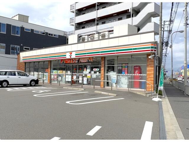 セブンイレブン高槻富田丘町店(コンビニ)まで186m 仮称新築赤大路町アパート