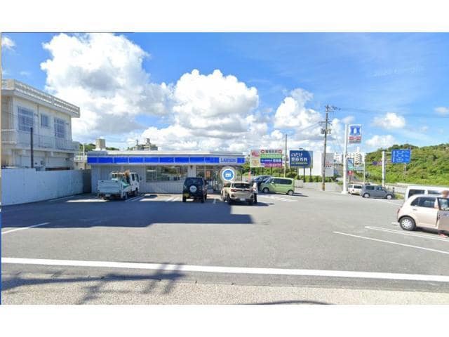 ローソン北中城安谷屋店(コンビニ)まで515m ロマン