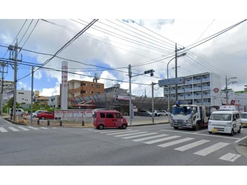 沖縄銀行なかぐすく支店(銀行)まで559m サウス　ゼファー