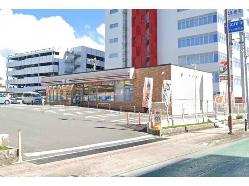 セブンイレブン浦添城間4丁目店(コンビニ)まで529m マンション１３６