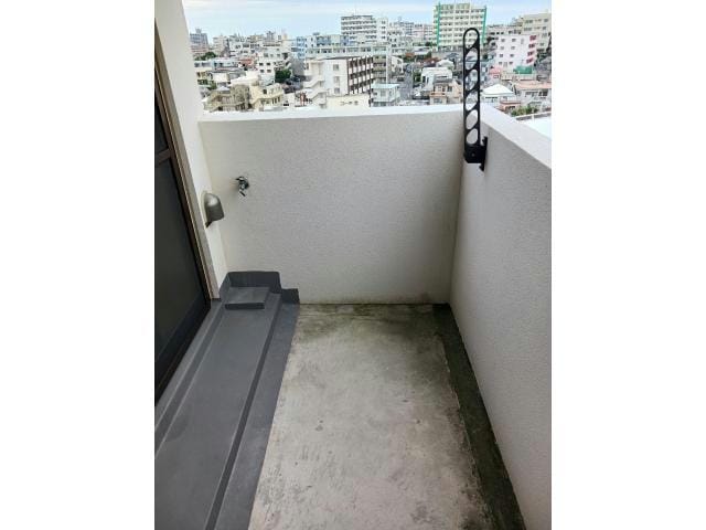  トーマス内間