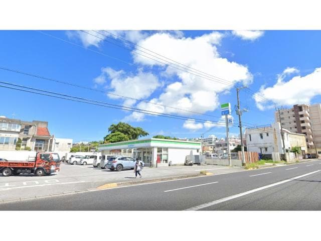 ファミリーマート浦添にしばる店(コンビニ)まで582m SK.Garden