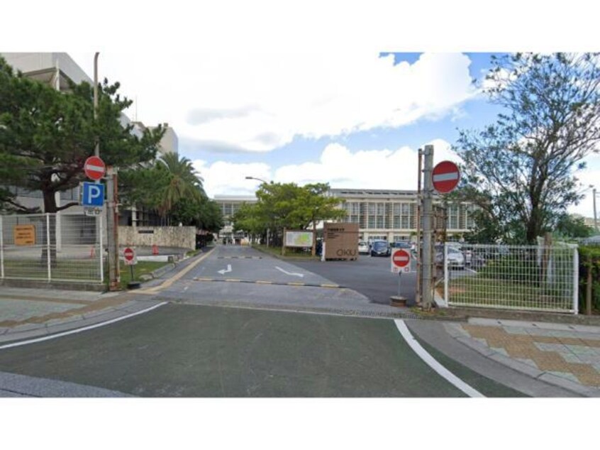 沖縄国際大学図書館(図書館)まで921m ESTOY buscando