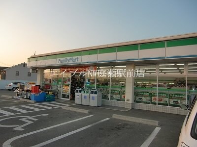 ファミリーマート岡山庭瀬店(コンビニ)まで978m ビーライン川入　B棟