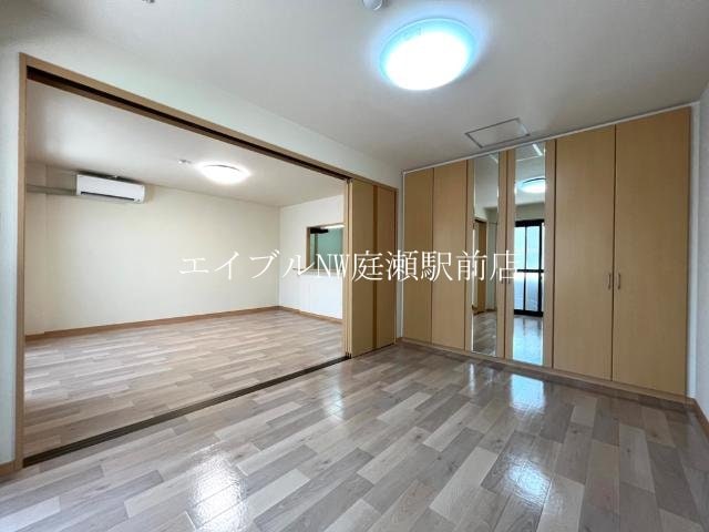 洋室からリビング プラッツ・ユーⅠ