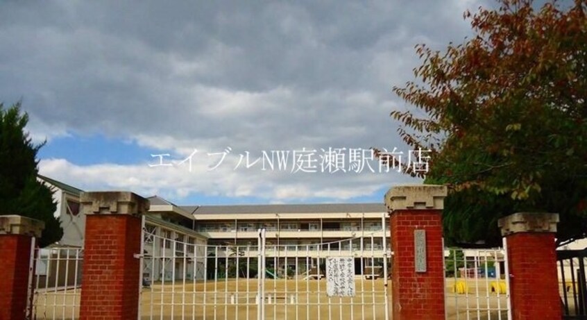 早島町立早島小学校(小学校)まで400m フィオーレ早島Ｂ