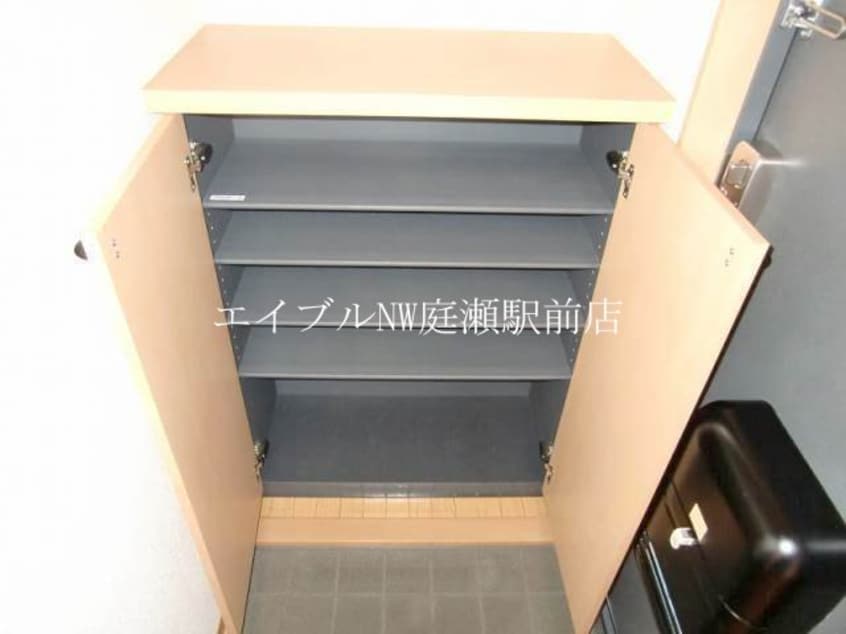 シューズＢＯＸ アネーロ白石