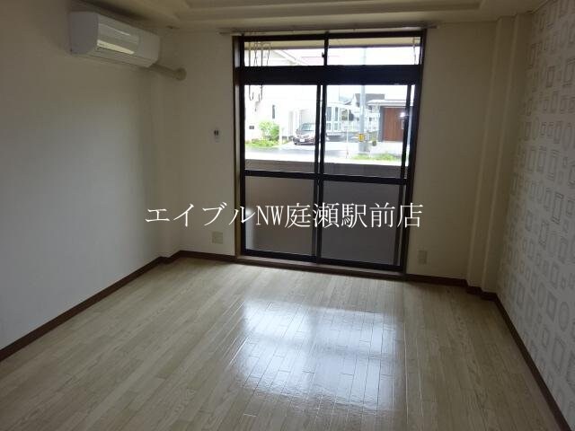 洋室（エアコン、照明付き） エステート山下